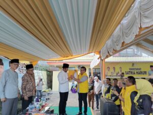 Foto: Rudy Mas’ud dengan ketua relawan satria harum