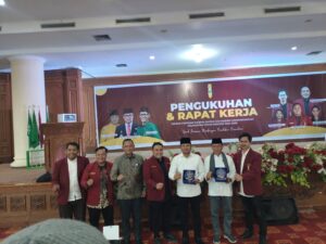 Foto : Rudy-Seno Hadiri Pengukuhan IMM Kaltim