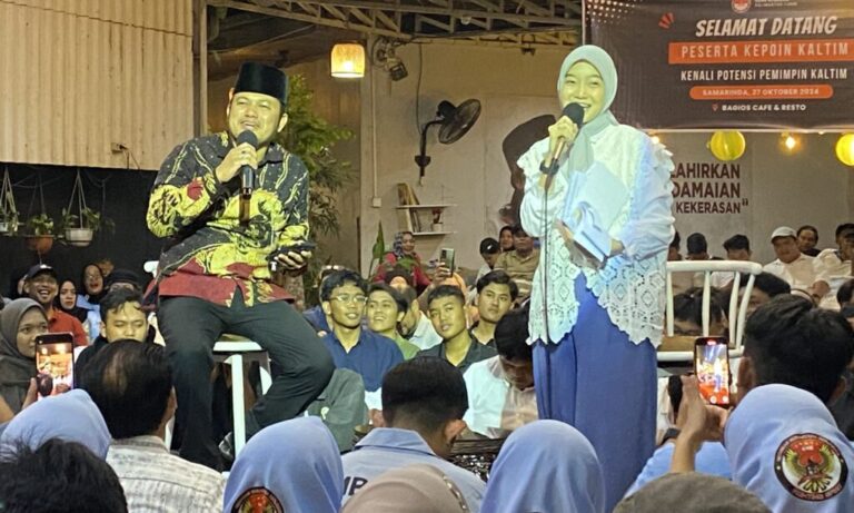 Caption foto : Suasana kemeriahan Kepoin Kaltim di Bagios Cafe bersama Rudy Mas’ud