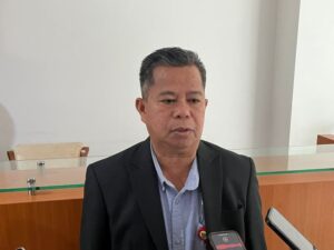 Foto : Asisten II Setda Samarinda, Marnabas Patiroy