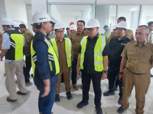 Bupati dan Wakil Bupati Kukar, Aulia-Rendi meninjau progress pembangunan Pasar Tangga Arung (*)