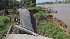 Kondisi jalan Desa Batuq, Muara Muntai yang putus (Istimewa)