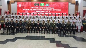 Bupati Kukar Aulia Rahman Basri bersama 43 anggota Paskibraka yang bertugas untuk HUT ke-80 RI (Istimewa)