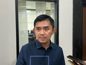 Wakil Ketua Komisi IV DPRD Kaltim, Andi Satya Adi Saputra, saat diwawancarai awak media.