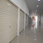 Kondisi Pasar Tangga Arung Square terlihat beberapa kios belum beroperasi. 