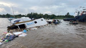 Peristiwa tenggelamnya Kapal Motor (KM) Taksi Dahliya F3 di perairan Sungai Mahakam