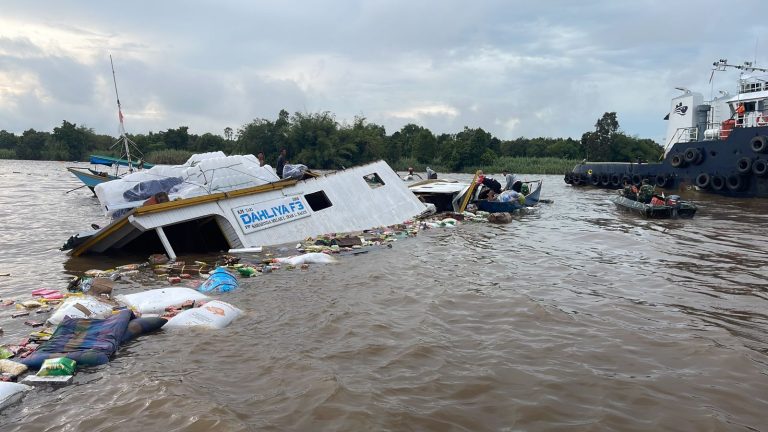 Peristiwa tenggelamnya Kapal Motor (KM) Taksi Dahliya F3 di perairan Sungai Mahakam