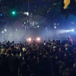 Masa aksi saat melakukan demonstrasi 