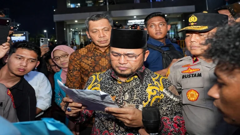 7 Tuntutan Massa Geruduk Kantor Gubernur Kaltim